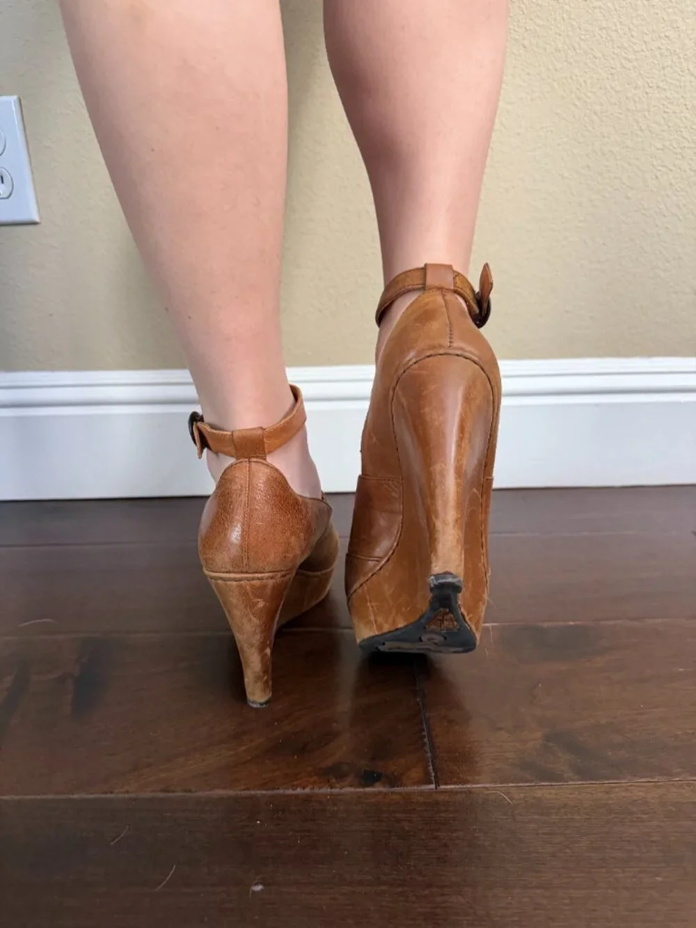 Born Crown Leather Platform Ankle Strap Buckle Sandals Heels Shoes Size 8